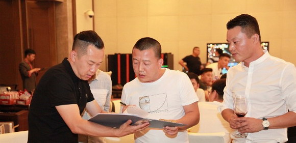 �߶�Ʒ�|(zh��)���|�ֿɼ�ح�Ϳ�E2 lite��Ʒ��(l��i)�u